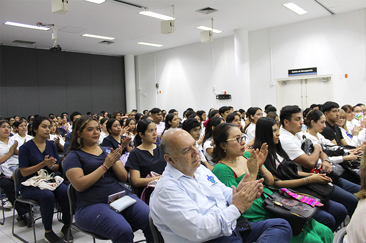 Asistieron estudiantes y académicos de diferentes facultades a la inauguración