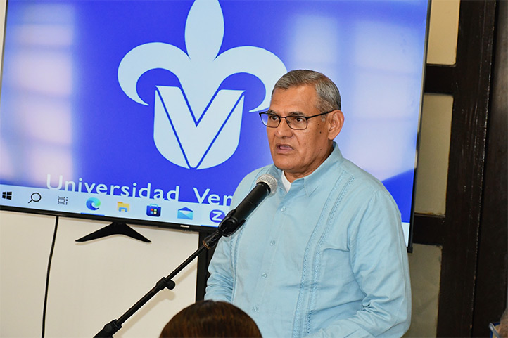 Juan Ortiz Escamilla, secretario Académico de la UV, participó en la narración durante el concierto histórico “Cantos de Libertad” 