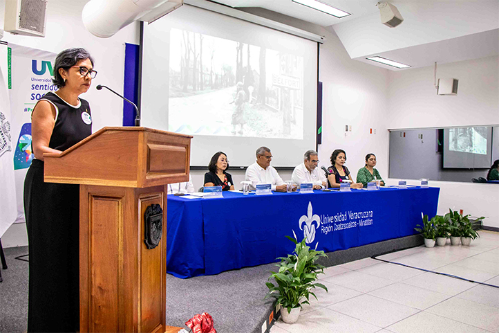 Georgina Hernández Ríos, vicerrectora de la región Coatzacoalcos-Minatitlán, rindió su 2do Informe de Labores en sesión solemne del CUR