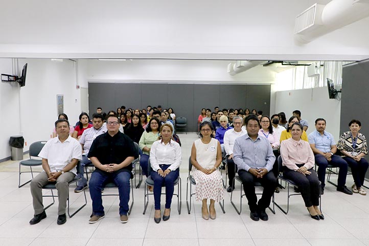 A la inauguración asistieron integrantes de la UV y del Ayuntamiento de Coatzacoalcos 