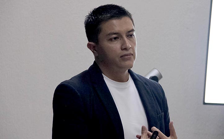 Carlos Manuel Chacón es catedrático de la Facultad de Educación Física, Deporte y Recreación de la UV