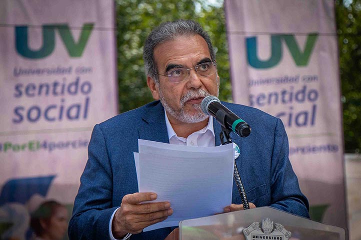 El rector Martín Aguilar Sánchez, en su mensaje, destacó la demanda de la UV por el 4 % del presupuesto total del Estado