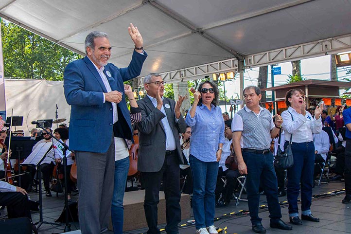 Martín Aguilar Sánchez estuvo acompañado de autoridades universitarias y sindicales