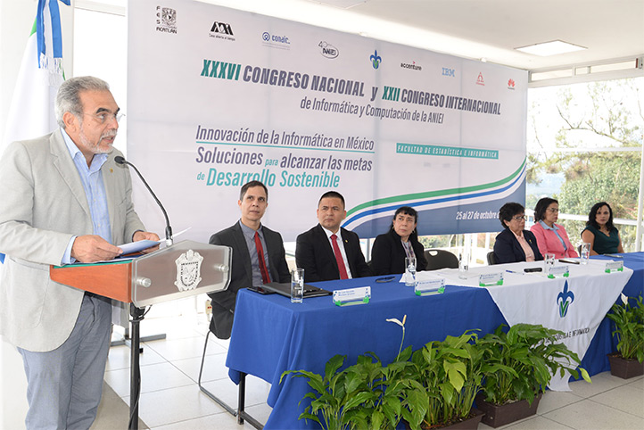 El rector Martín Aguilar Sánchez inauguró los foros que reflexionan sobre el desarrollo de la informática y computación 