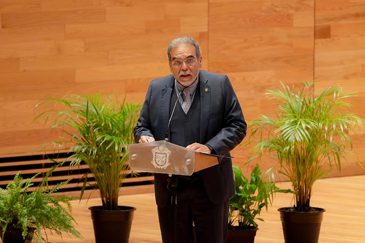 El rector Martín Aguilar felicitó a los más de cinco mil universitarios que concluyeron sus estudios