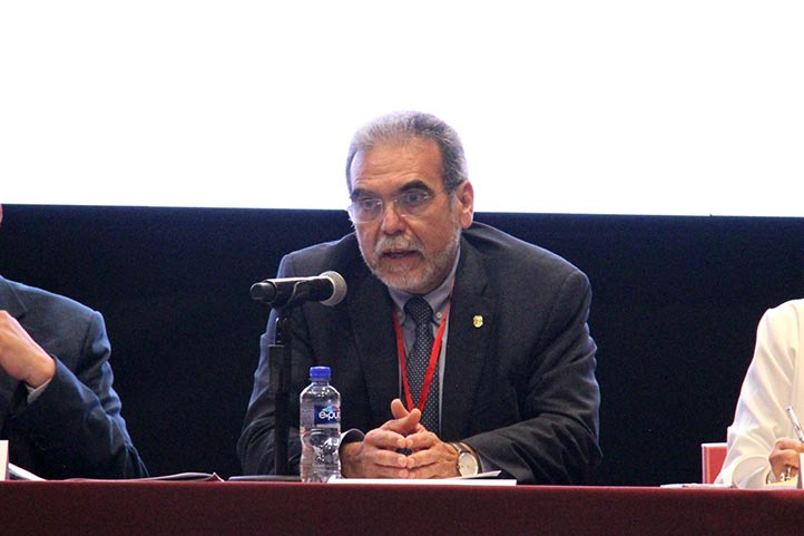 En su participación, Martín Aguilar destacó que para dicha asamblea, la UV estará cumpliendo 80 años de su fundación 