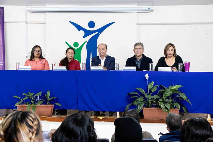 La inauguración del evento congregó a funcionarios universitarios y directivos de la CUSRS 