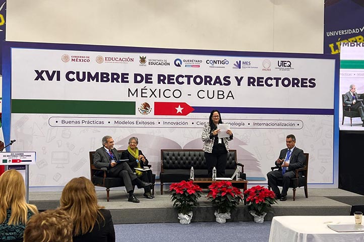 Aguilar Sánchez participó en el panel de buenas prácticas sobre modelos exitosos en la educación superior 