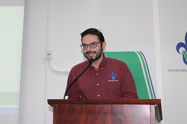 César Enrique Martínez Sánchez, secretario Académico regional, inauguró las actividades del 43 aniversario de la Facultad de Odontología 