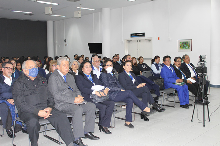 Académicos y ex directores presentes en las actividades del aniversario de la Facultad de Odontología en Poza Rica 