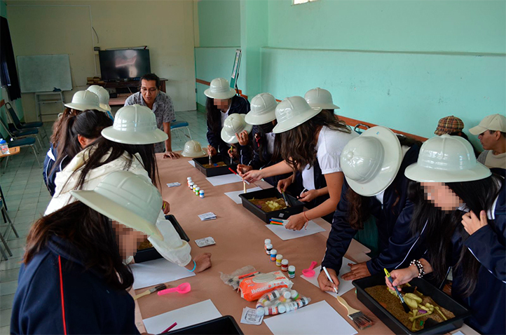 Las jóvenes realizaron actividades inspiradas en los perfiles profesionales 