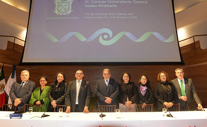 Autoridades universitarias, encabezadas por el rector Martín Aguilar Sánchez, presidieron la última sesión ordinaria del CUG 2023 