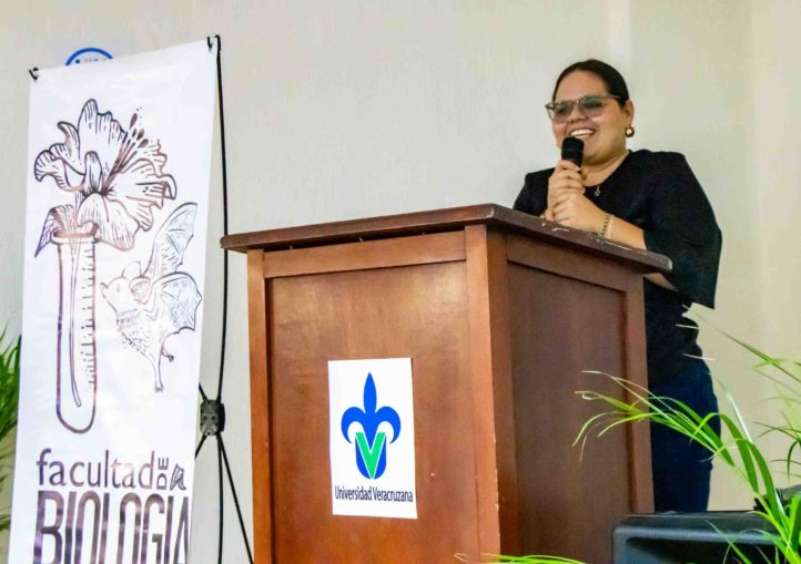 Amelly Hildaí Ramos Díaz disertó sobre el “Diario de una bióloga tortuguera”
