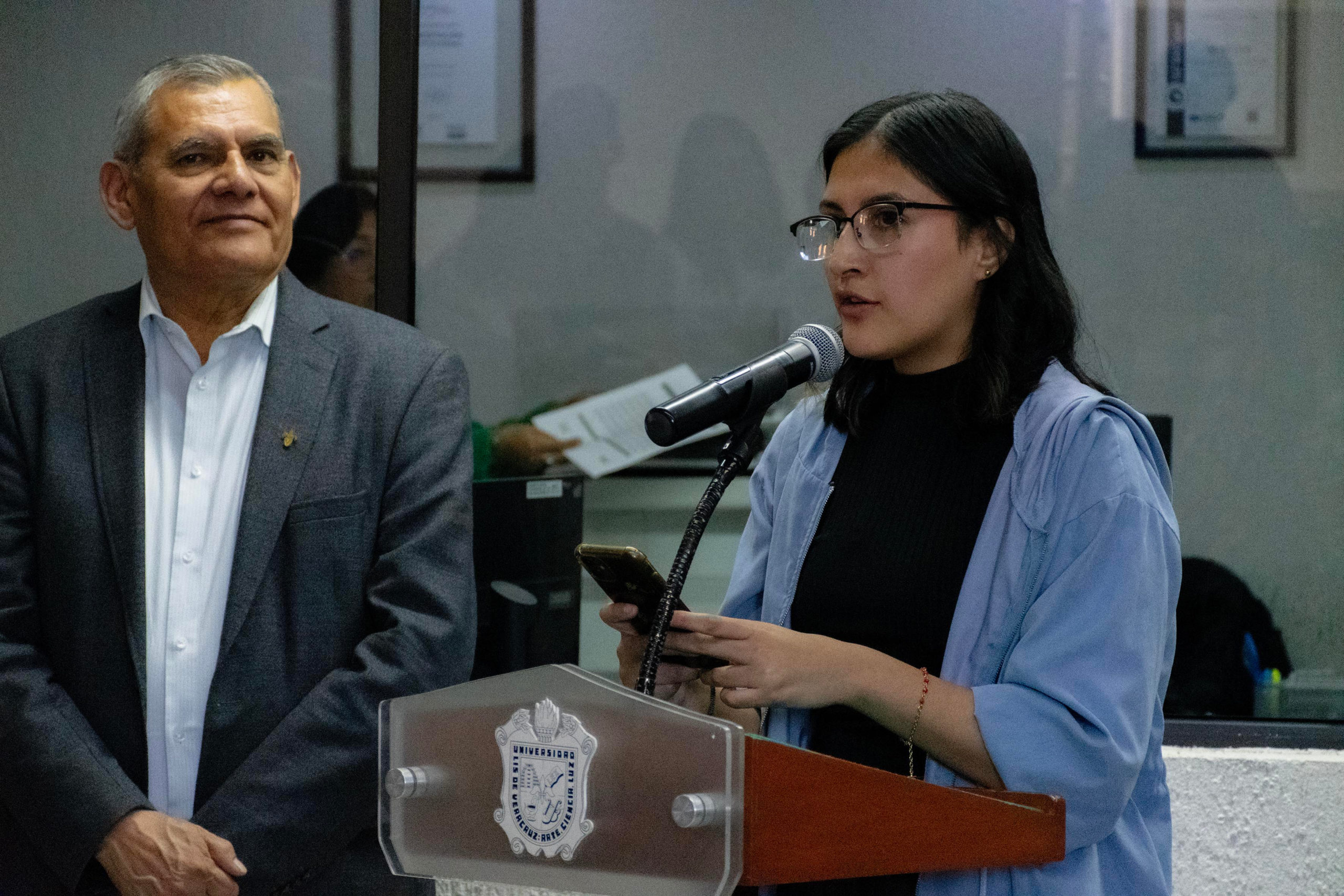 Laura Pelayo, en representación del estudiantado, agradeció el respaldo de la UV para la exposición 