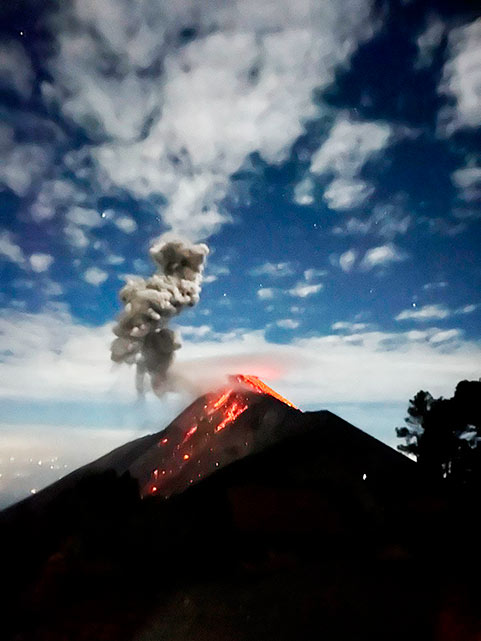 En Guatemala los congresistas apreciaron el volcán Fuego 