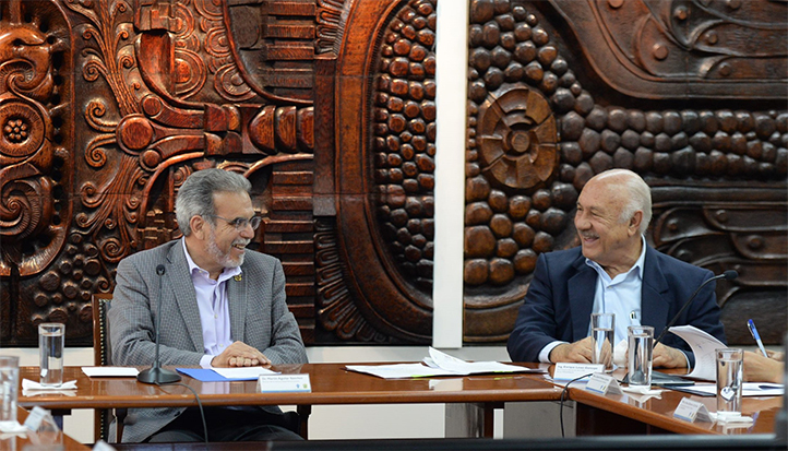 El acuerdo fue firmado por el Rector y Enrique Levet Gorozpe, secretario general del Fesapauv 