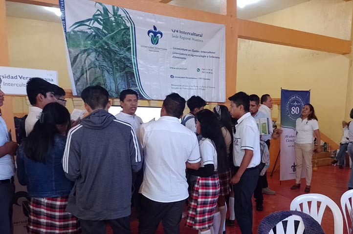 Acudieron estudiantes del Cobaev y Telebachilleratos de Alahualtitla, Temoctla, Xilico, de Chicontepec, así como del CECYTEV plantel “Benito Juárez” 
