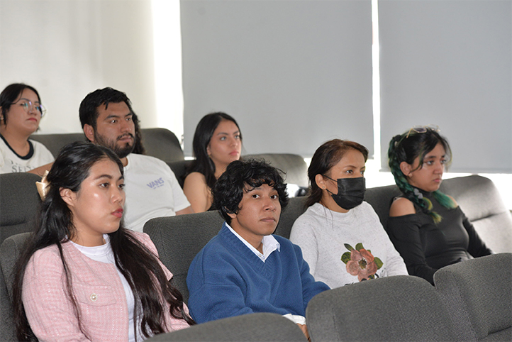 El proyecto fue presentado en el aula audiovisual de la Facultad de Estadística e Informática 