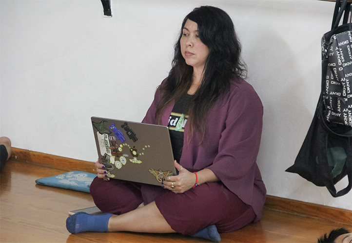 Abigail Jara, académica de la Facultad de Danza, combina tecnología con la práctica docente 