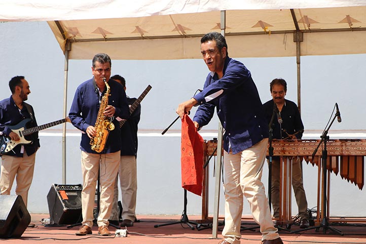 El grupo Tlen Huicani Maderas realizó una presentación musical 