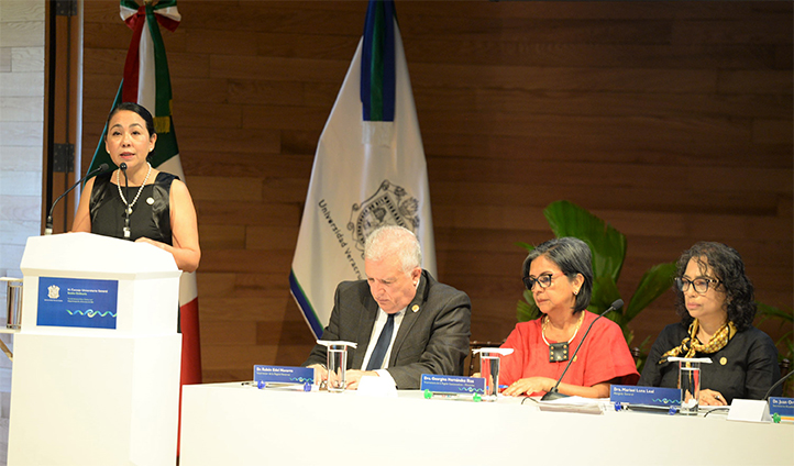 Jaqueline Jongitud Zamora, secretaria de Desarrollo Institucional, explicó las atribuciones del comité de festejos del 80 aniversario de la UV 