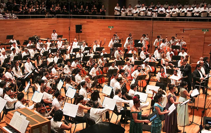 Participaron más de 350 artistas en escena, entre músicos, coros y solistas invitados 