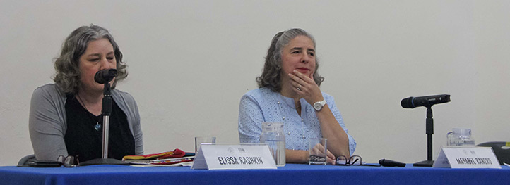 La ponente fue moderada por la investigadora Elissa Rashkin 
