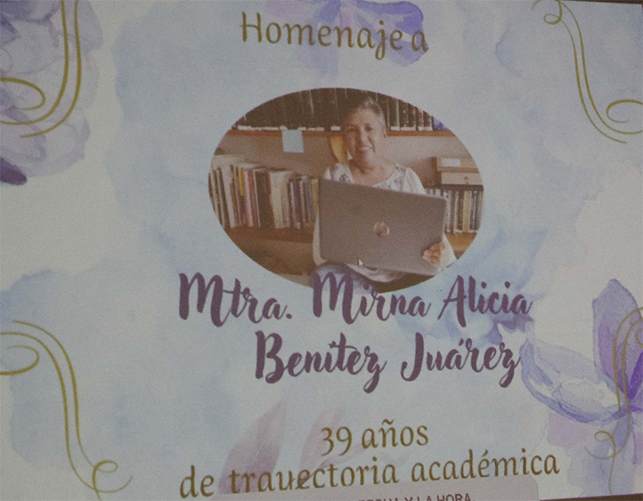 Mirna Alicia Benítez Juárez, integrante de la primera generación y primera en titularse en la Facultad de Sociología de la UV, se jubiló como docente 