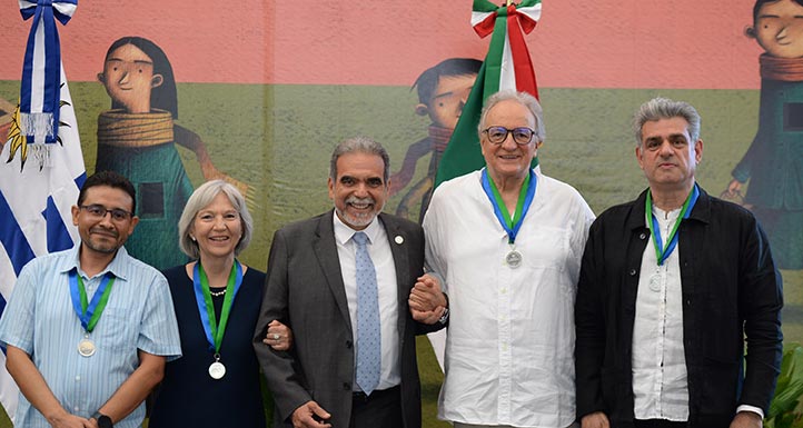 En el marco de la FILU 2024 se entregaron Medallas al Mérito UV, una en la categoría estatal, dos nacionales y una internacional 