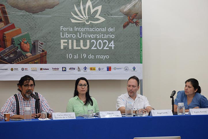 Carlos Garrido, Fabiola Cervantes, Ángel Landa y Argelia Ramírez comentaron la revista 
