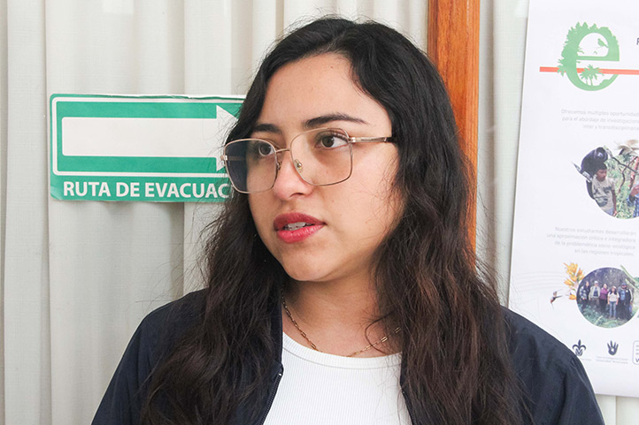 La estudiante dijo que la función de los murciélagos en las áreas urbanas es importante, al brindar servicios como la dispersión de semillas 