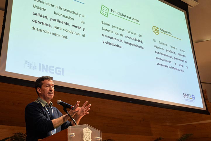 Humberto Ramos Ramos ofreció conferencia magistral en el marco de la 33º Cátedra Inegi 