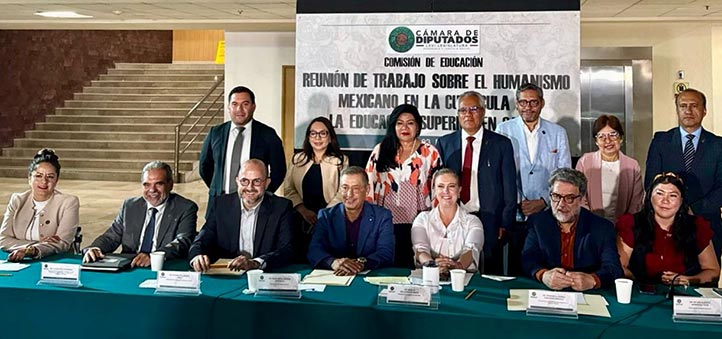 El rector de la UV, Martín Aguilar Sánchez, participó en un foro organizado por la Cámara de Diputados sobre el Humanismo en la Educación Superior de Salud en México 