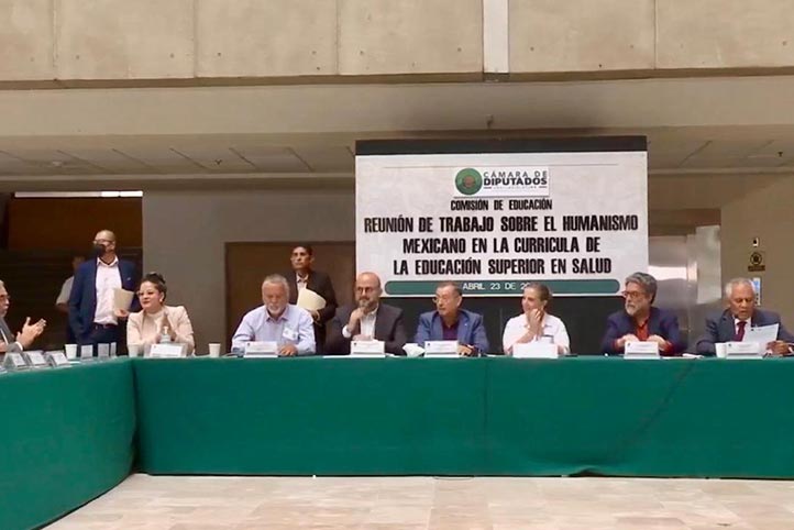 Autoridades universitarias, legislativas y federales participaron en el foro  
