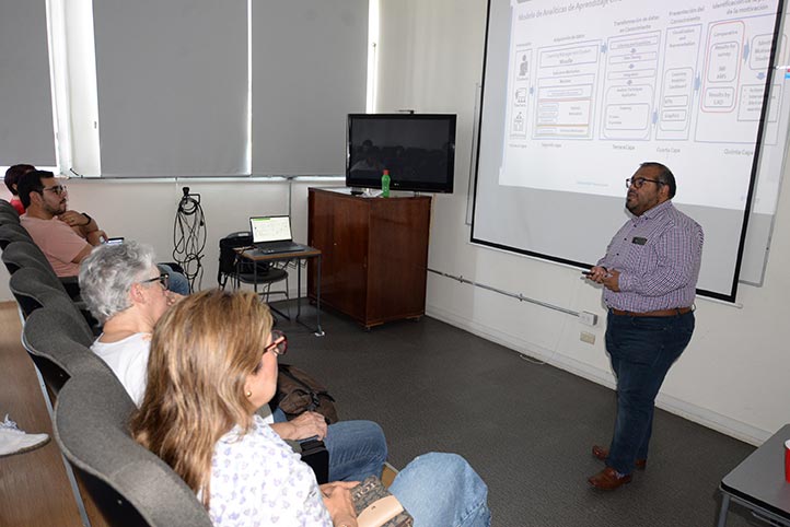 Ángel Salas Martínez, estudiante del Doctorado en Ciencias de la Computación, presentó resultados de su investigación 