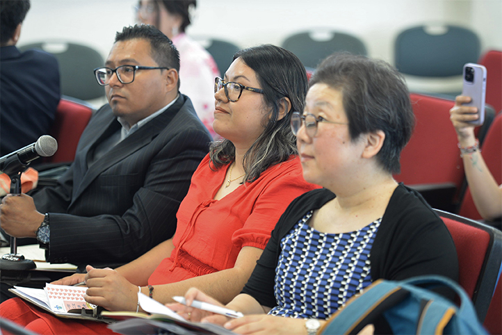 Samael Castañeda, Janet Solís y Sachiko Kurihara, jurado del concurso 