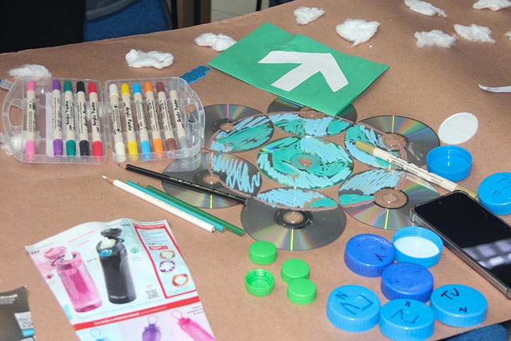 Para realizar las actividades usaron material reciclado 