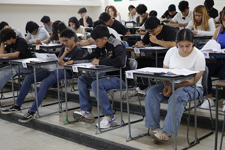 Aspirantes en la sede de la Unidad de Ciencias de la Salud 