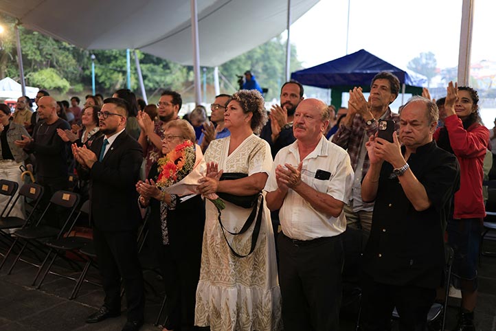 Autoridades universitarias, familiares, amistades e integrantes de la comunidad estudiantil participaron de la entrega de medallas y el inicio del Foro Académico 