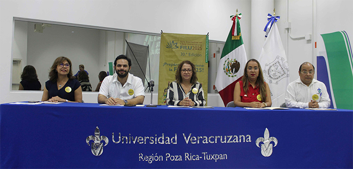 Autoridades universitarias, durante las actividades de la FILU 2025 en Poza Rica