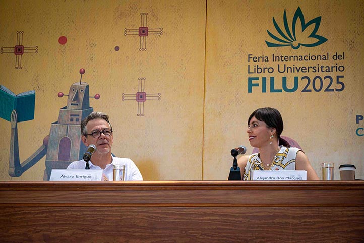 Álvaro Enrigue y Alejandra Roa Márquez conversaron en el Foro “Miguel Vélez Arceo” de la Casa del Lago UV 