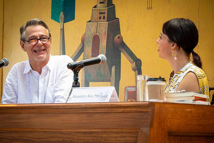 Álvaro Enrigue afirmó que las novelas son de sus lectores, porque son ellos quienes le dan sentido 