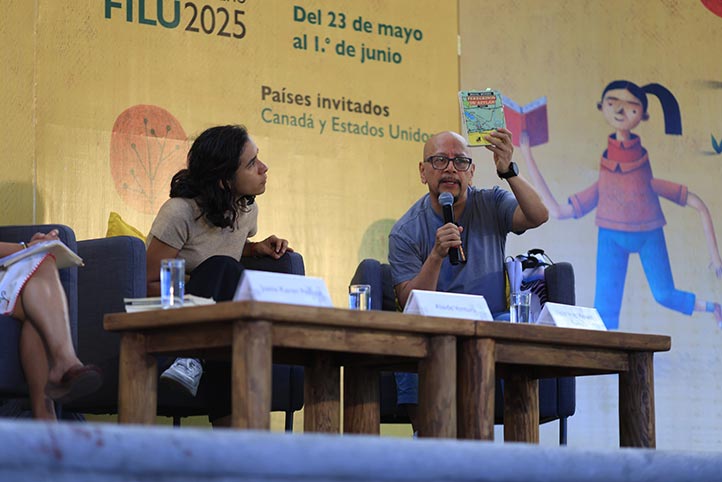 Víctor Hugo Vásquez Rentería leyó algunos fragmentos de Peregrinos de Aztlán, de Miguel Méndez 