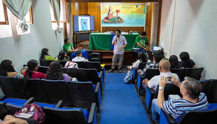 En el auditorio de la UV Intercultural fue presentado el libro Yo migro… “la idea que debo considerar”, dentro de las actividades de la FILU 2025 
