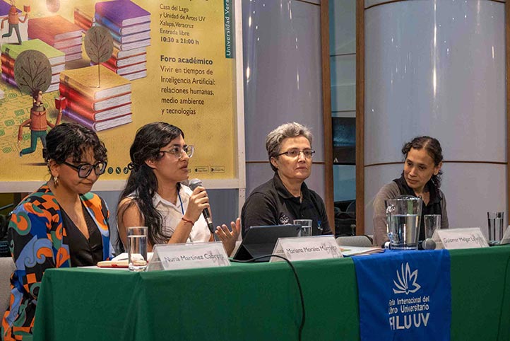 En el marco de la FILU 2025, Mariana Morales Murrieta, Dolores Hernández Rodríguez, Guiomar Melgar Lalanne y Nuria Martínez Cabrera presentaron el nuevo número de La Ciencia 