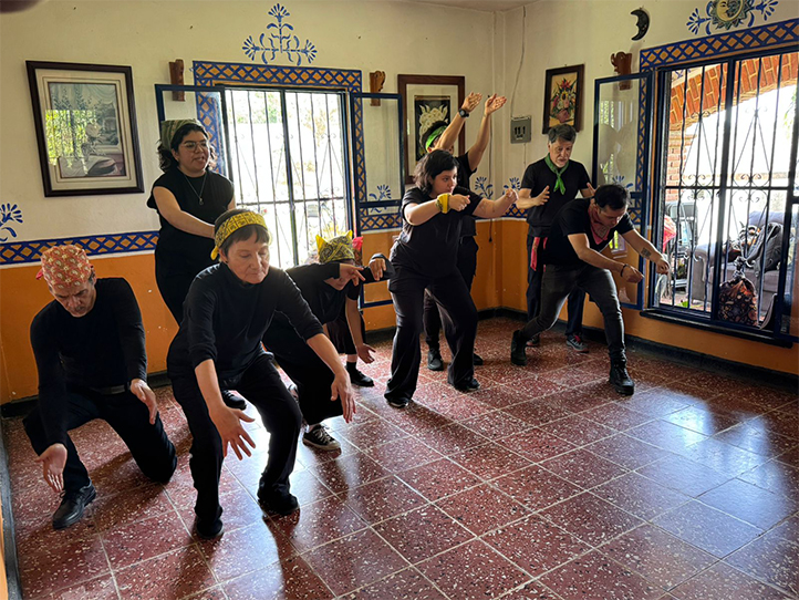 Estudiante del Diplomado Teatro Aplicado a la Resiliencia Común-Unitaria que oferta la Orteuv, acercan el arte a la comunidad 