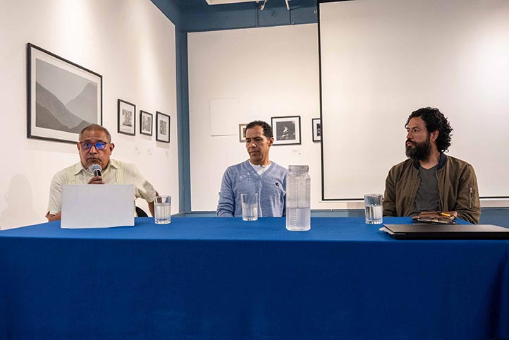 Los artistas visuales Edgar Cano y Jorge Navarro compartieron vivencias de su producción artística, investigación, docencia, construcción de discursos visuales, exposiciones y proyectos conjuntos 