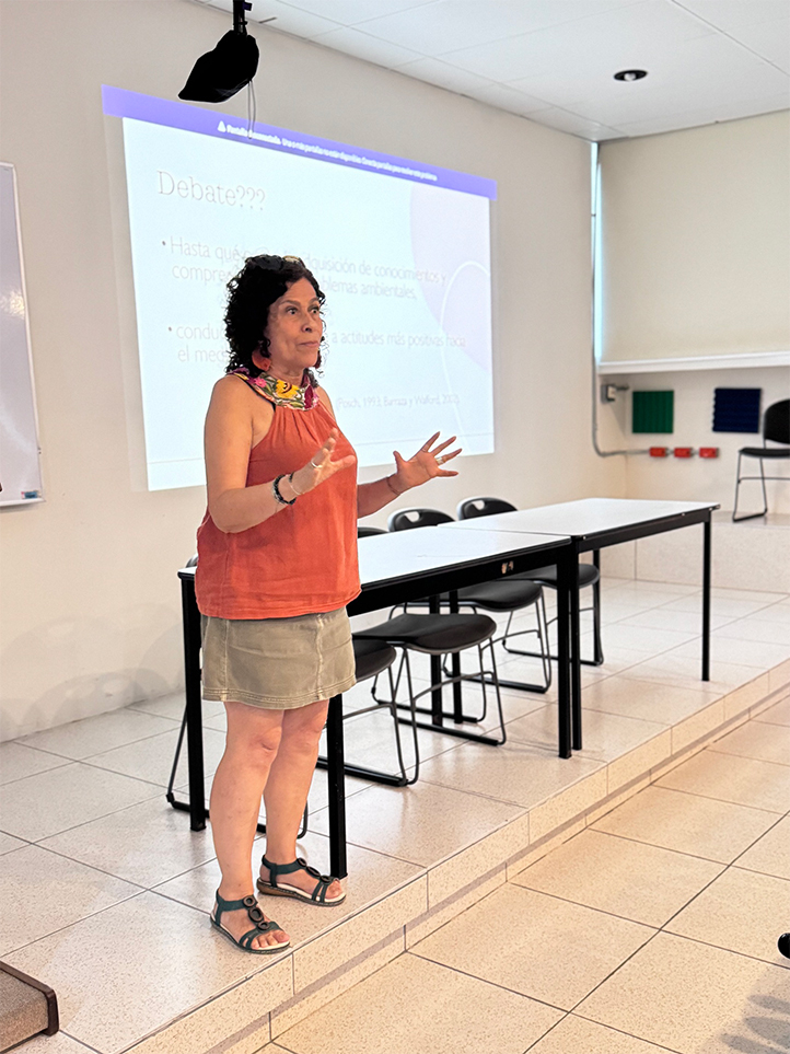 La investigadora impartió una conferencia en el Instituto de Neuroetología de la Universidad Veracruzana  
