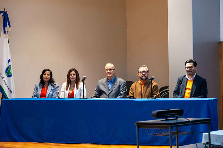 El seminario fue inaugurado por directivos de la UV y la IU Digital 