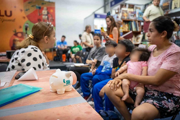 Olivia Bernal Gómez, del Instituto de Investigaciones en Contaduría de la UV, fue la tallerista 